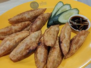 fried dumplings at Unicuz Vegetarian 宏缘素食 - Aperia Mall in Central Singapore