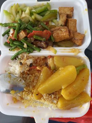  at Unicuz Vegetarian 宏缘素食 - Aperia Mall in Central Singapore