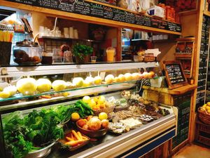 Fresh shakes, juices & bowls at Neroli in Tel Aviv