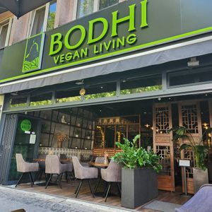 Plenty of indoor and outdoor seating at Zen Chay 2  in Cologne