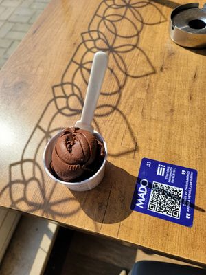 Inedible vegan ice cream at Mado in Antalya