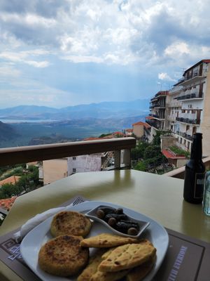  at Agora Cafe in Delphi