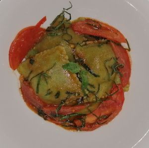 Raviolones de mozzarella vegana y nueces at il Cuore Pastas in Santiago