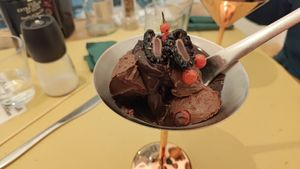 Chocolate mousse with some berries on top. It does not look like it, but it's huuuuge. #Veganuary at Valhalla in Finale Ligure