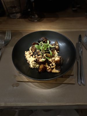 Hummus witz Mushrooms  at TERRA in Funchal