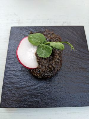 Mise en bouche: champignon grillé, tapenade et câpres at TERRA in Funchal