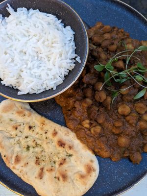 Tikka masala: pois chiches, pain naan at TERRA in Funchal