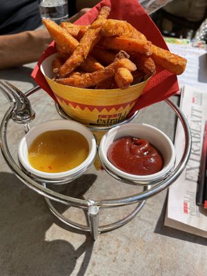Fries with choice of dips  at Café Extrablatt in Moers