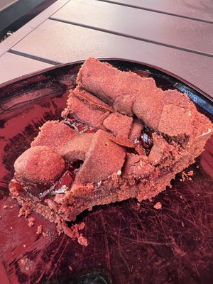 Crostata vegana albicocca e cioccolato   at Arcadia Caffe in Pisa