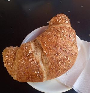 Ottima colazione vegan (hanno torte, biscotti, brioche ma anche opzioni salate per il pranzo). Prezzi bassi at Arcadia Caffe in Pisa