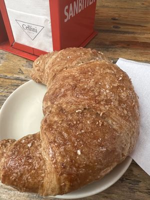 Cornetto vegano ai frutti di bosco  at Arcadia Caffe in Pisa