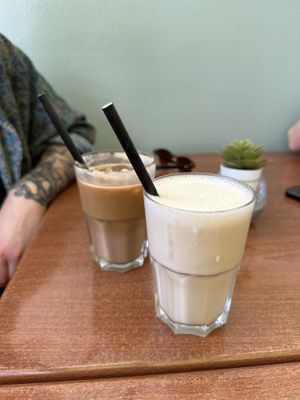 Vanilla iced latte with oat milk, smoothie with oat milk  at Neighbours in Tenerife