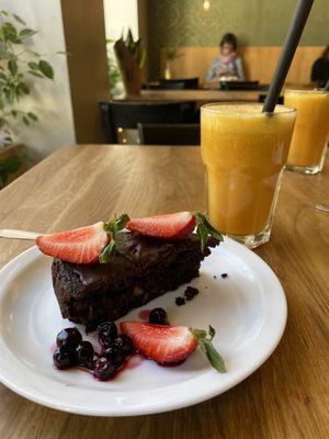 Vegan brownie and #15 juice with turmeric and ginger  at Green Way - Food For Life in Sopot