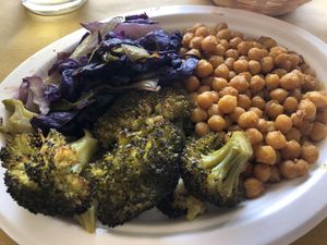 Ceci al curry, spadellata di verdure e broccoli  at Animo Cucina Naturale in Brescia