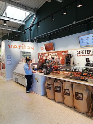 Entrada amb cafetería at Veritas in Altafulla
