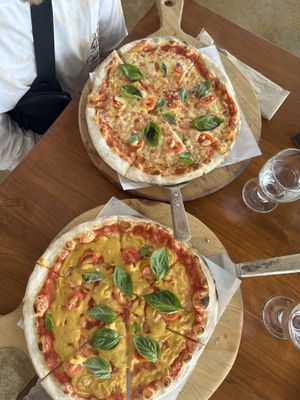 Sehr leckere Pizza  at Valle Escondido in Monteverde