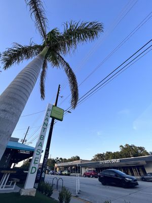 exterior view  at Plantees in Orlando