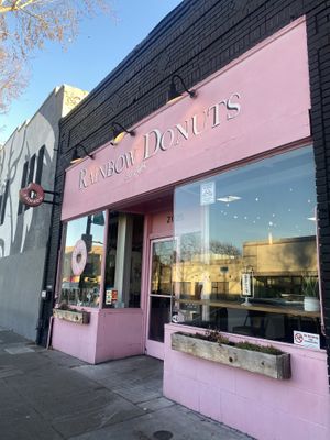 Upon Arrival - super chilly walk over 🥶 #Veganuary at Rainbow Donuts in Berkeley