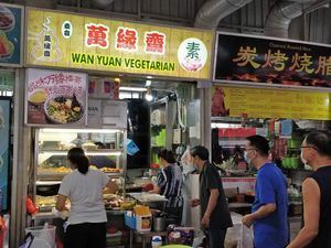 stall front on a Sat morning  at Wan Yuan 萬緣齋 - Jurong West in West Singapore