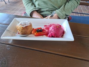 Hot mini apple pie with raspberry sorbet at Café Winuwuk in Bad Harzburg