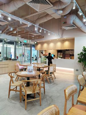 Nice clean minimalist decor at Lotus Café 蓮心食坊 - Hougang in Northeast Singapore