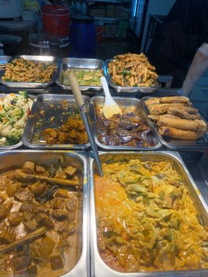 Buffet spread at Ju Fu Yuan Vegetarian Delight - 聚福缘素食 - Chinatown in Central Singapore