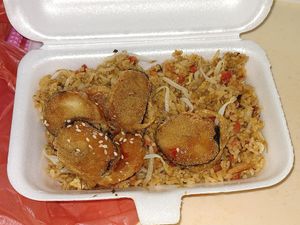 Fried rice w bean sprout, mock meat and mock fishes only less than $3. Reasonably price for mid-income elderly at Ju Fu Yuan Vegetarian Delight - 聚福缘素食 - Chinatown in Central Singapore