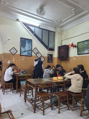 Dirty ground and walls at Thanh Lieu in Hue