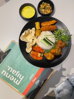 Nasi Padang RM28
Try our famous Nasi Padang : Basmathi Rice, Indo Terancam Salad,
Long Bean, Tempeh, Stinky Beans, Sambal Terung, Kuah Lemak, Broccoli,
Air Fried Tofu and a side at Hijau - 绿 in Kuala Lumpur