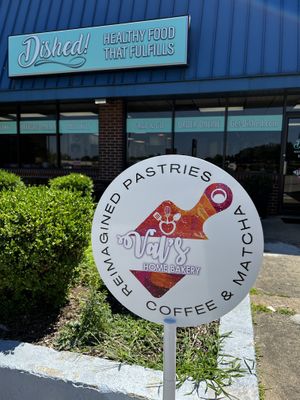 Val’s Home Bakery: sign outside   at Val's Bakery in Dayton