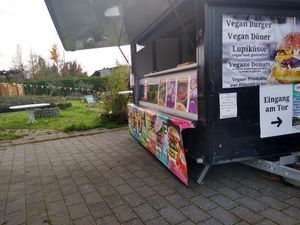 Upstairs and outside seating with food truck at Lupikuss in Wiesloch