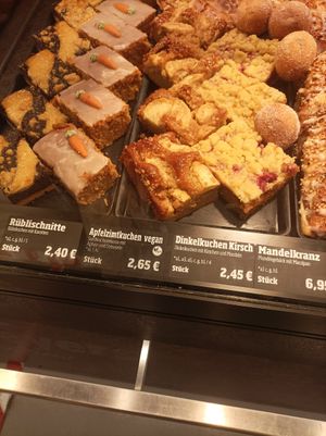 Apfelzimtkuchen at Dallmeyers Backhus in Hamburg