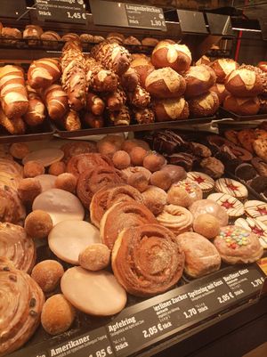 Laugenstangen & Brötchen at Dallmeyers Backhus in Hamburg