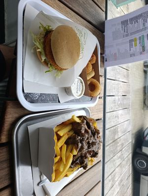 Update. Nieuwe vegan fishburger en aangepaste snack mix. at Frituur Tina in Antwerpen