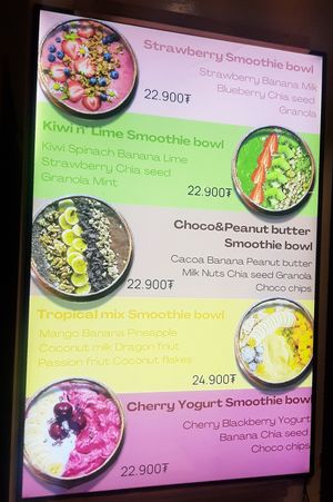 The smoothie bowls can be made with plant-based milk. But, they have no vegan yoghurt. Please check the other ingredients before ordering. at Greeno in Ulaanbaatar