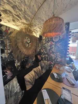 Lovely wallpapers at SJUNGLE in Alassio