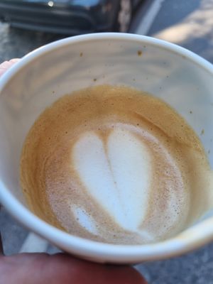 Hafer Flat White to-go at Hashtag Café in Trier