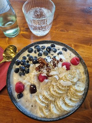 Vegane Frühstücksbowl at Hashtag Café in Trier