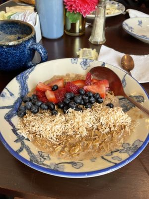 Great vegan oatmeal made with soy milk  at Márago Coffee in Merida