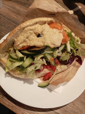 Falafel im Brot mit Grillgemüse at Sallis - Altona in Hamburg