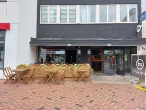 Exterior of the place with outdoor seating at TA Vegan House - Altona in Hamburg