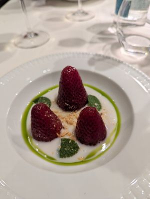 Fragole in osmosi con latte di cocco e riduzione al basilico at Ristorante Corallo in Vallecrosia