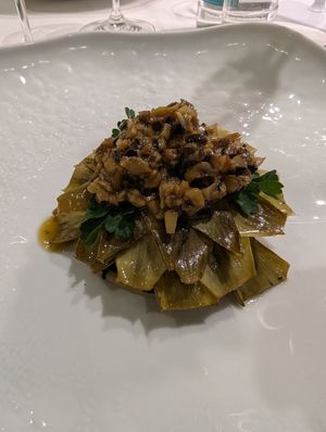 Carciofo brasato con dadolata di funghi su crema di nocciole at Ristorante Corallo in Vallecrosia