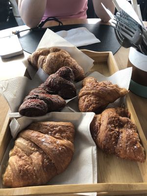 Cornetti vegani in gusti assortiti (vuoto, cioccolato, cacao e frutti rossi, papaya e mango)  at Zero - Healthy Bar & Poke in Salerno