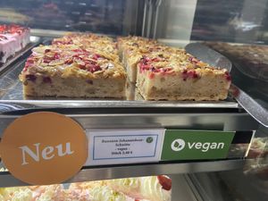 Vegan berry cake   at Mensa Morgenstelle in Tubingen