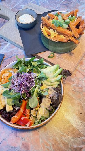 Heerlijke salade en zoete aardappel friet met vegan kaas 🌱  at Soups & Salads in Leeuwarden