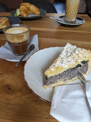 my picks at Linda's Café & Bakery in Frankfurt