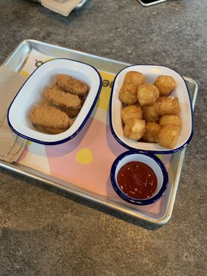 Nuggets & hash brown bites (vegan & gf)  at The Vurger Co in Manchester