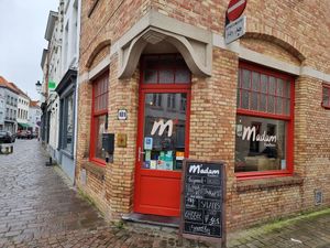 Entrance /on the corner at M'adam Traiteur in Bruges