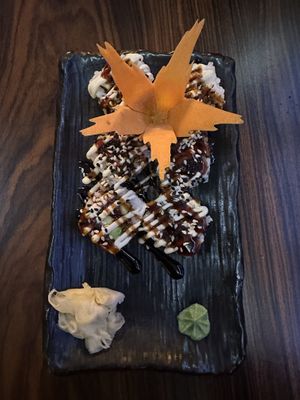 Sushi mit Avocado und Salat  at Buddha Kitchen in Hamburg